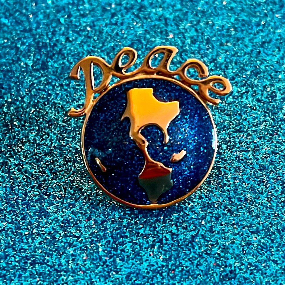 Avon World Peace Lapel Pin